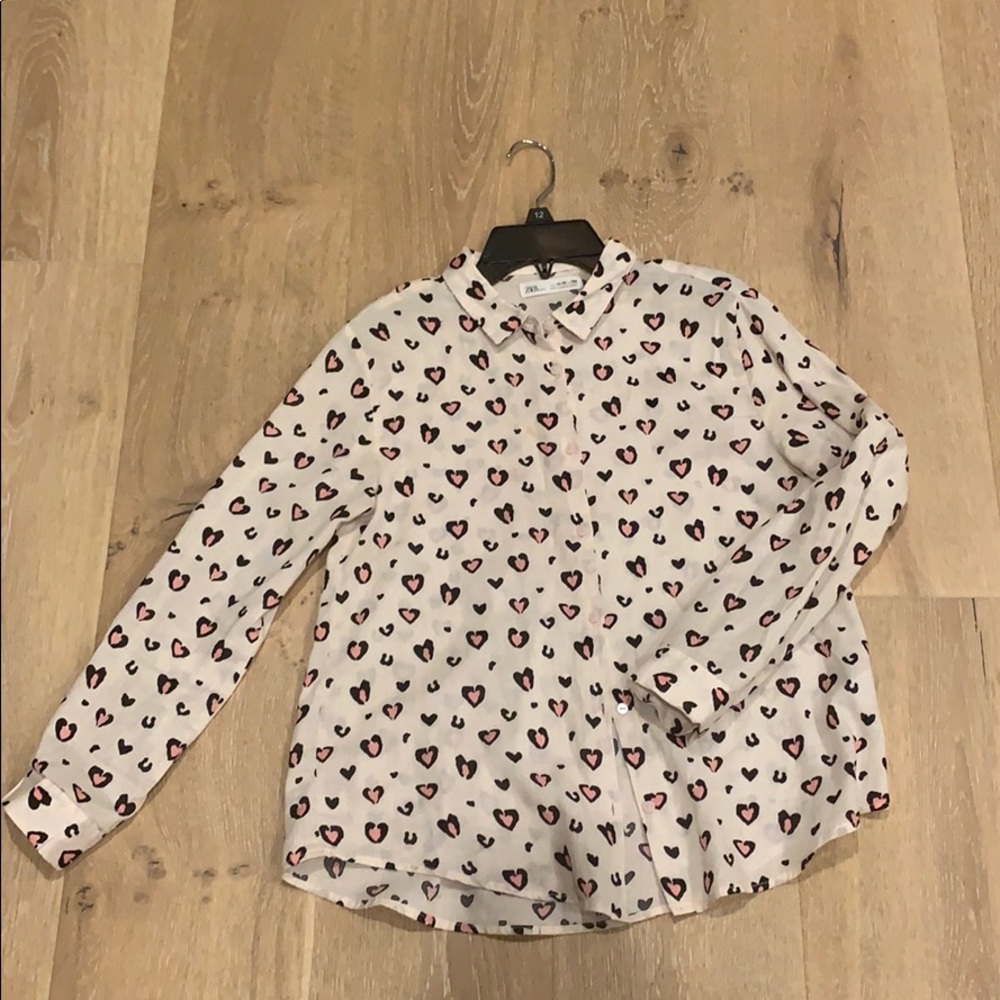 Zara White Button-Up Shirt with Black and Pink Heart Print